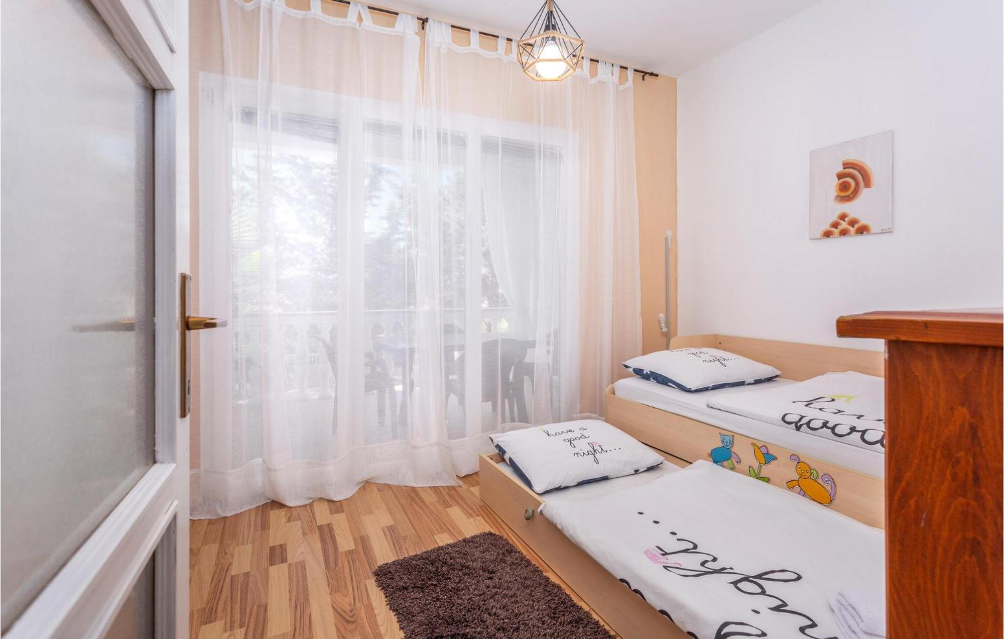 Stunning Apartment In Malinska With Kitchen Ngoại thất bức ảnh