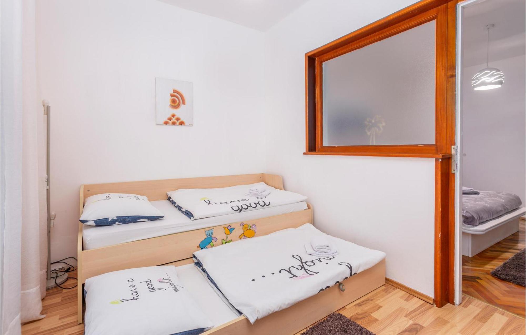 Stunning Apartment In Malinska With Kitchen Ngoại thất bức ảnh