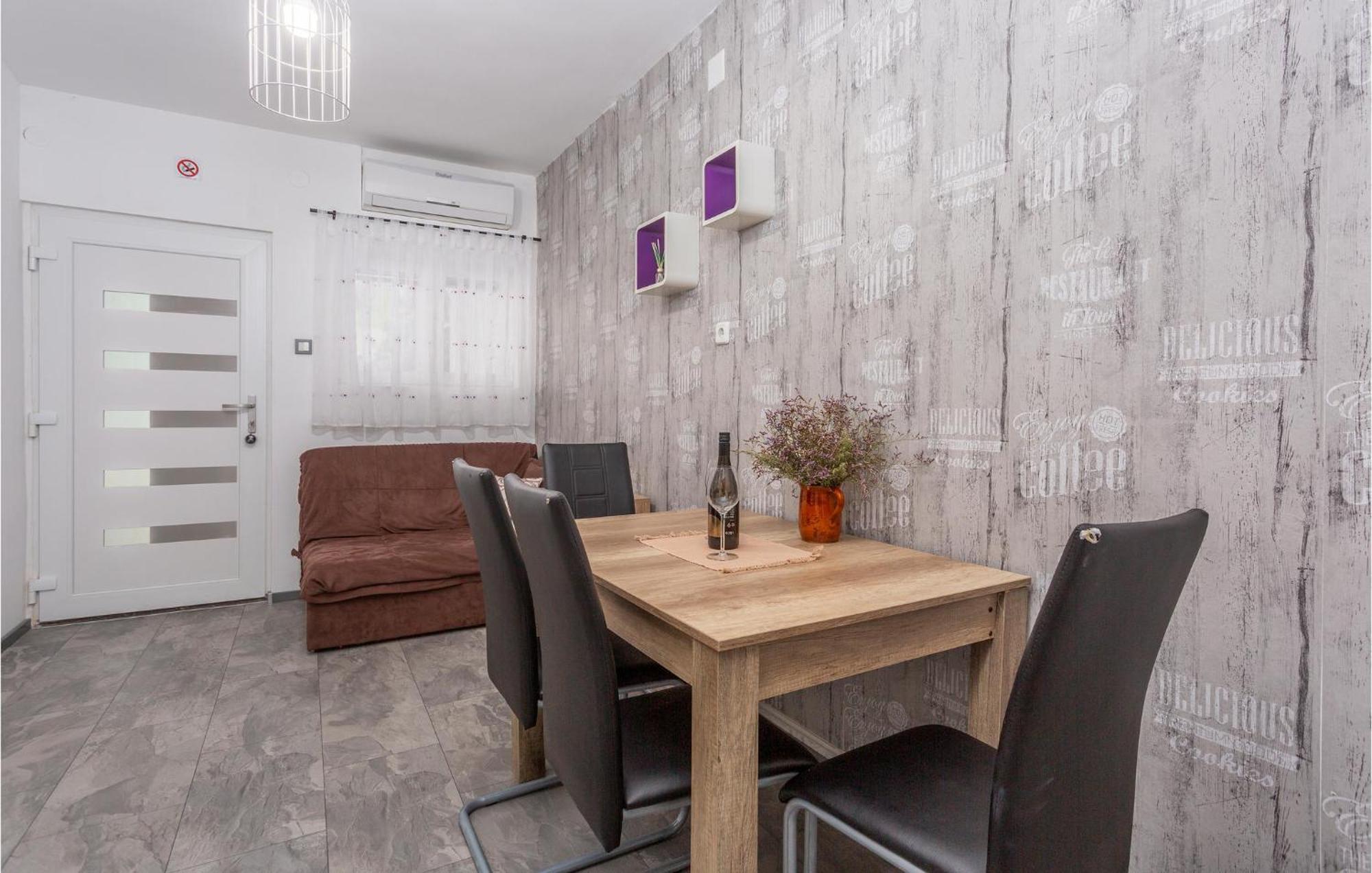 Stunning Apartment In Malinska With Kitchen Ngoại thất bức ảnh