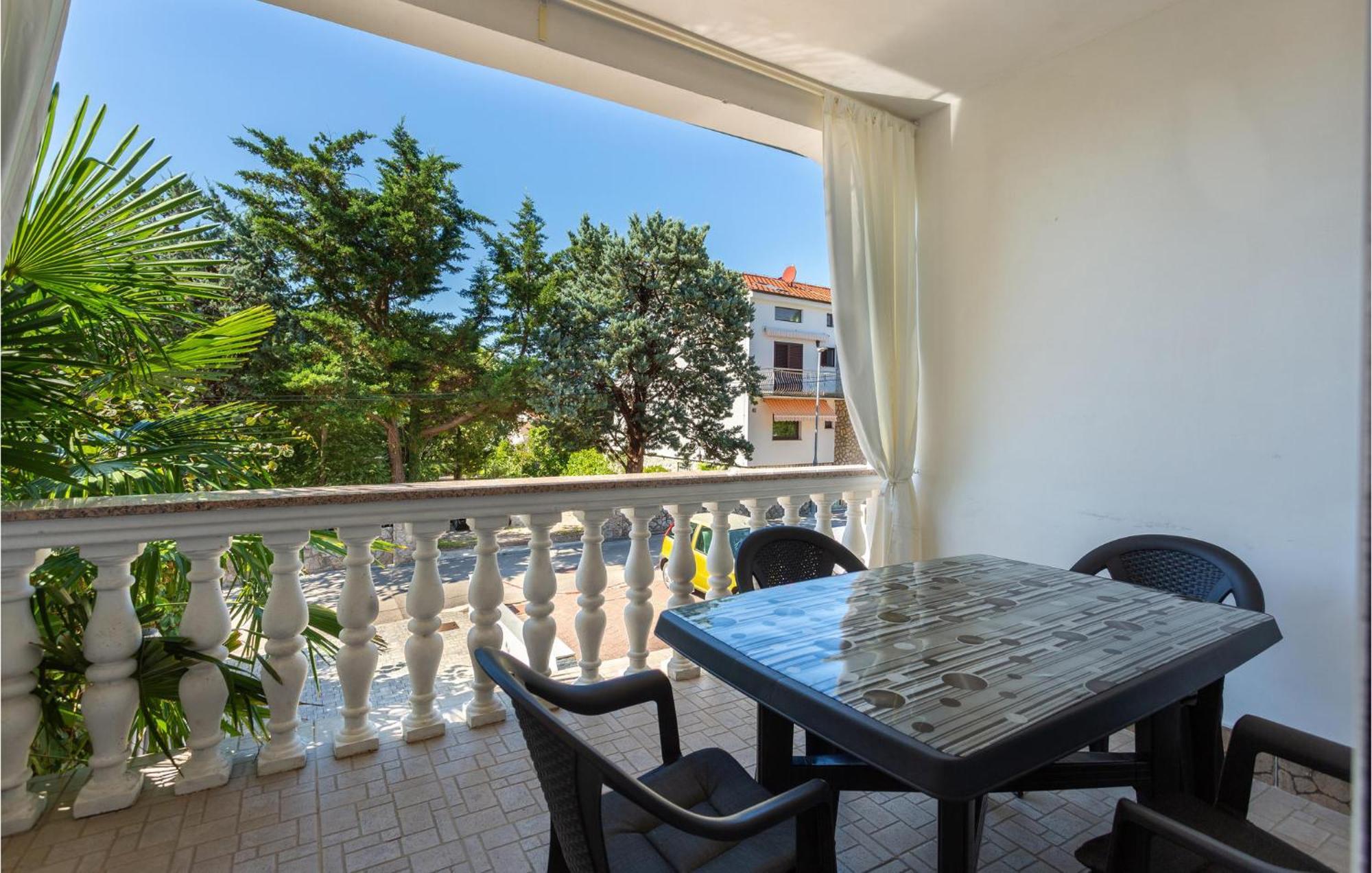 Stunning Apartment In Malinska With Kitchen Ngoại thất bức ảnh