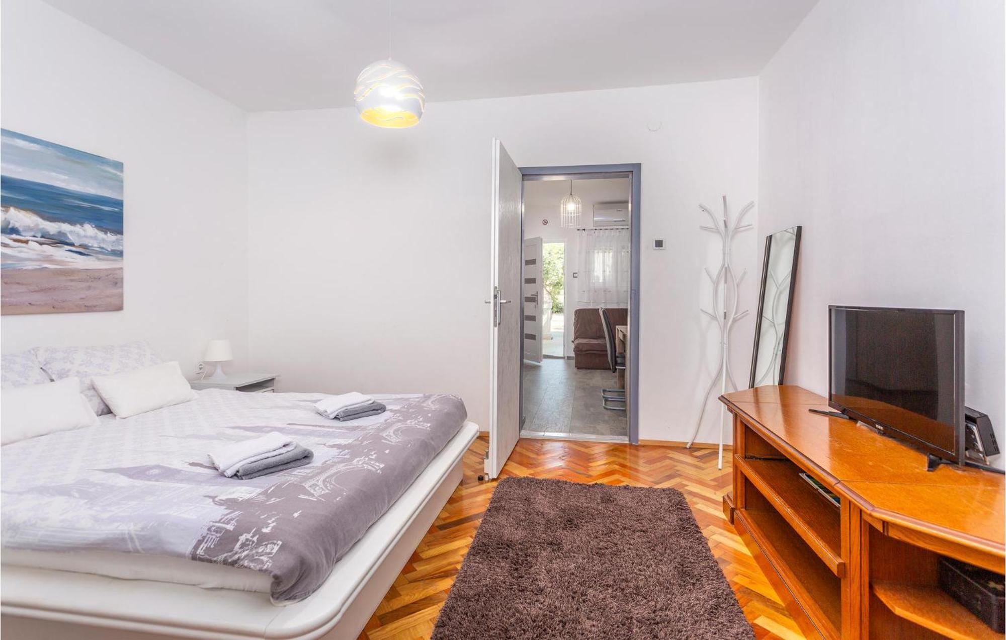 Stunning Apartment In Malinska With Kitchen Ngoại thất bức ảnh